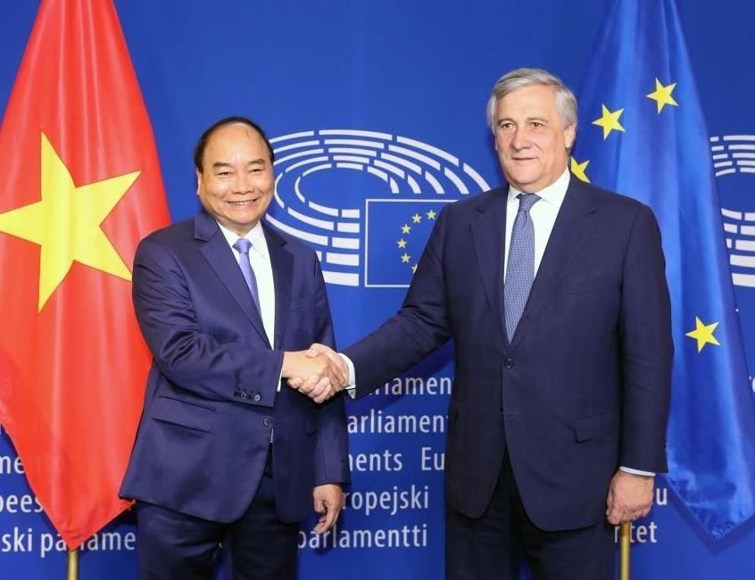 ‘Nhanh chan ky EVFTA, VN di tat quang duong, co hoi bat kip khu vuc' hinh anh