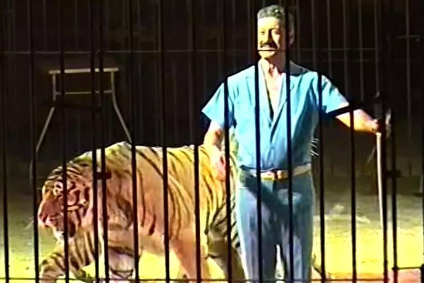 Nghe si xiec bi ho can chet la nguoi huan luyen noi tieng hinh anh