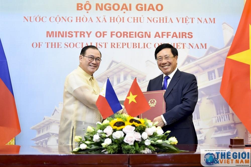 Ngoại trưởng philippines sang thăm Việt nam ảnh 1 Ngoai truong philippines sang tham Viet nam anh 1