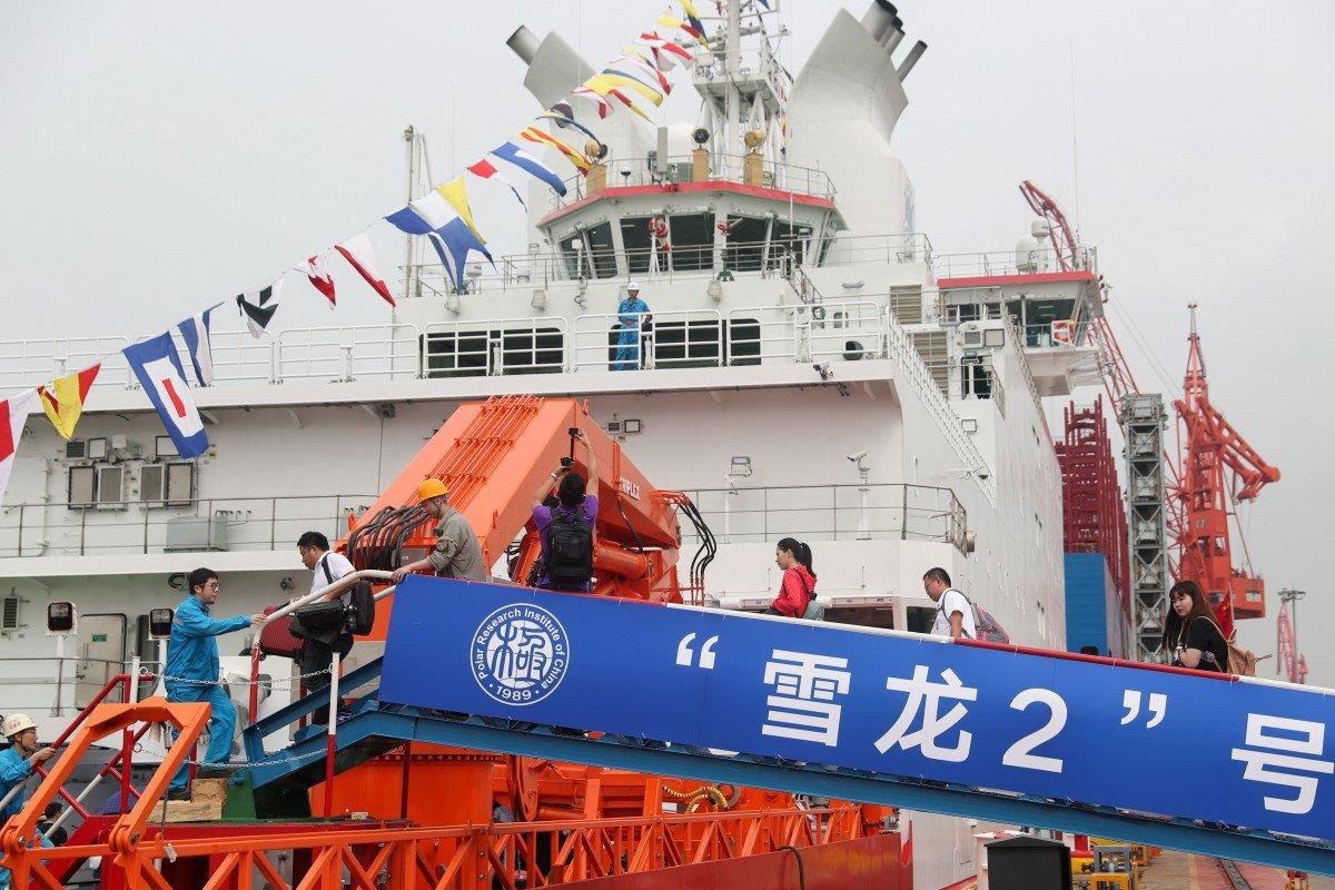 Tau pha bang Rong Tuyet 2 cua Trung Quoc sap di chuyen dau den Nam Cuc hinh anh