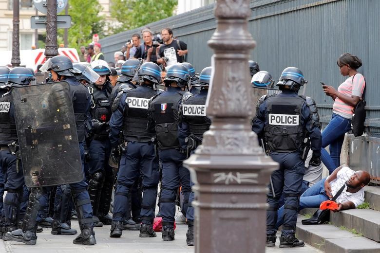 di dan bieu tinh o Paris anh 7