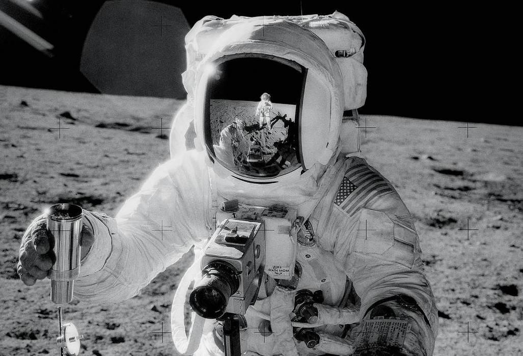 12 nguoi tung len Mat Trang va cau chuyen thu vi ve cac chuyen Apollo hinh anh