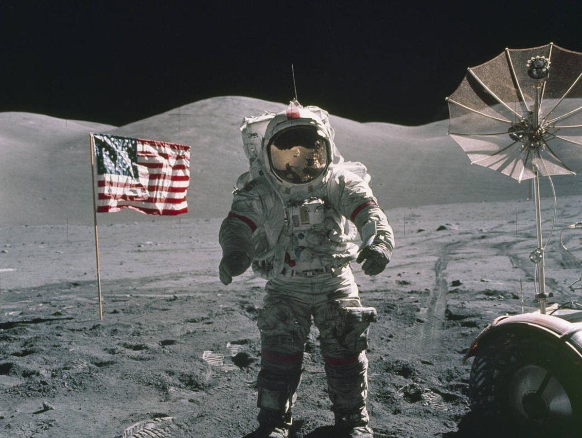 12 nguoi tung len Mat Trang anh 11