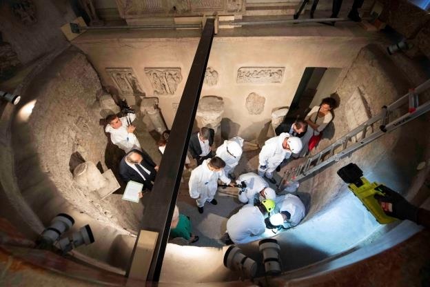 Vatican khai quat xuong, dem giam dinh de tim be gai mat tich nam 1983 hinh anh