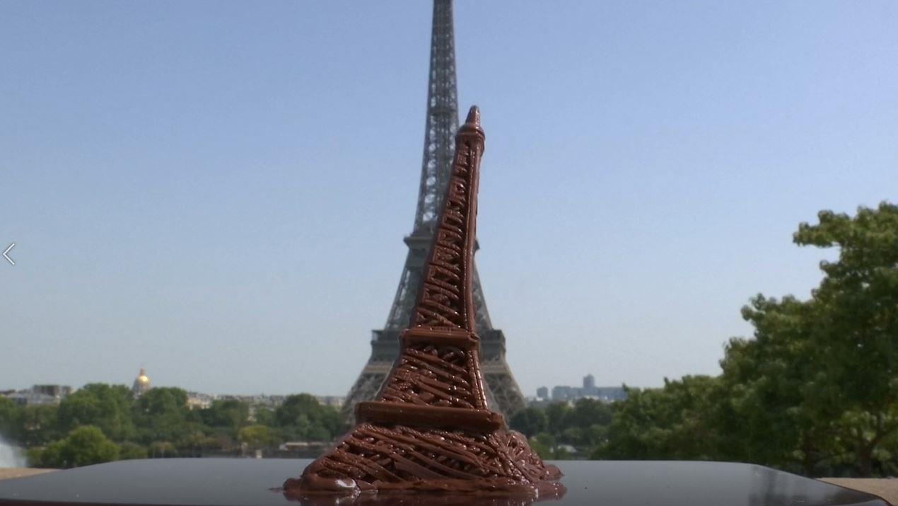 'Thap Eiffel' tan chay duoi cai nong pha moi ky luc o chau Au hinh anh