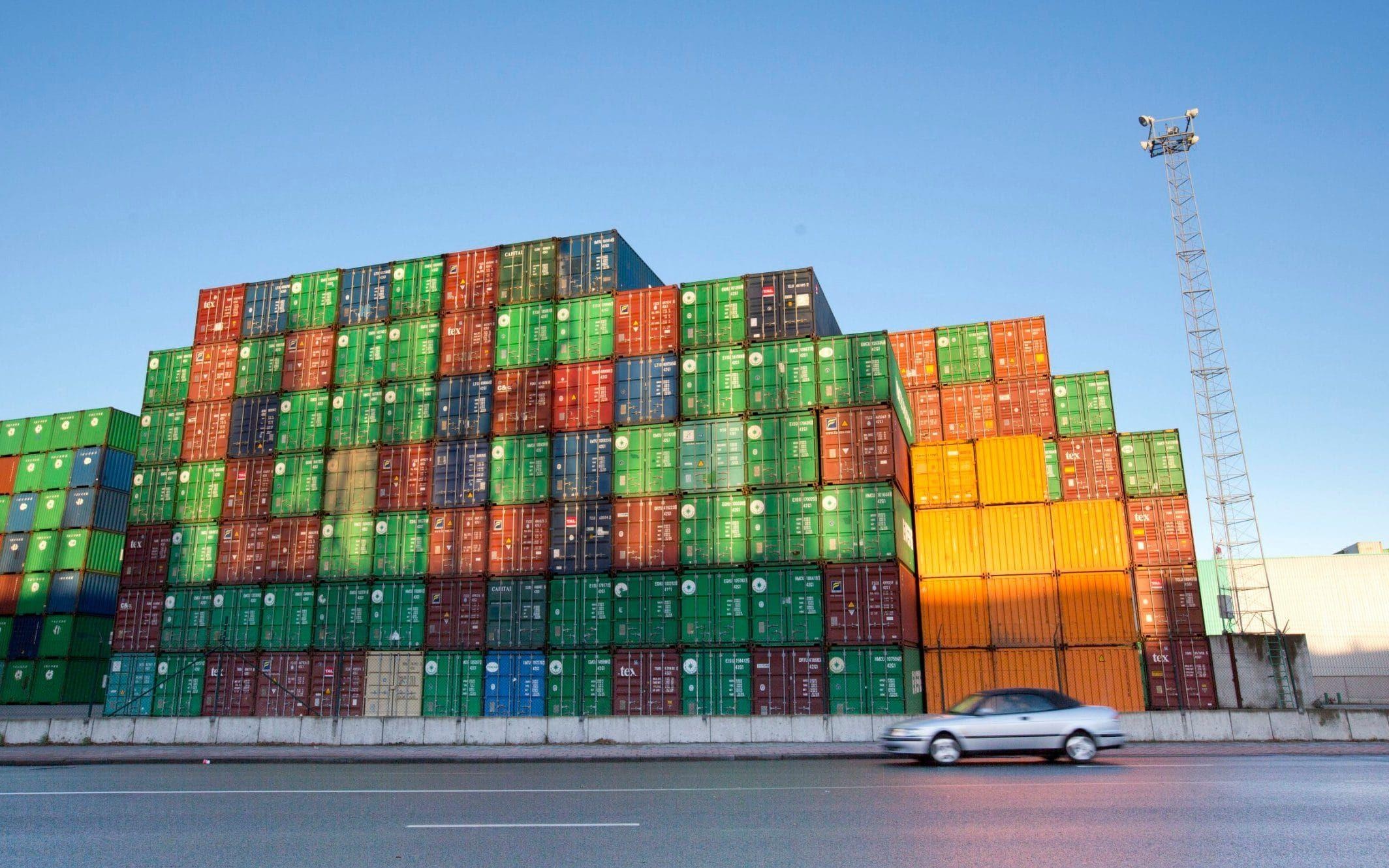 Troi qua nong, nghi pham tu goi canh sat vi ket trong container ma tuy hinh anh