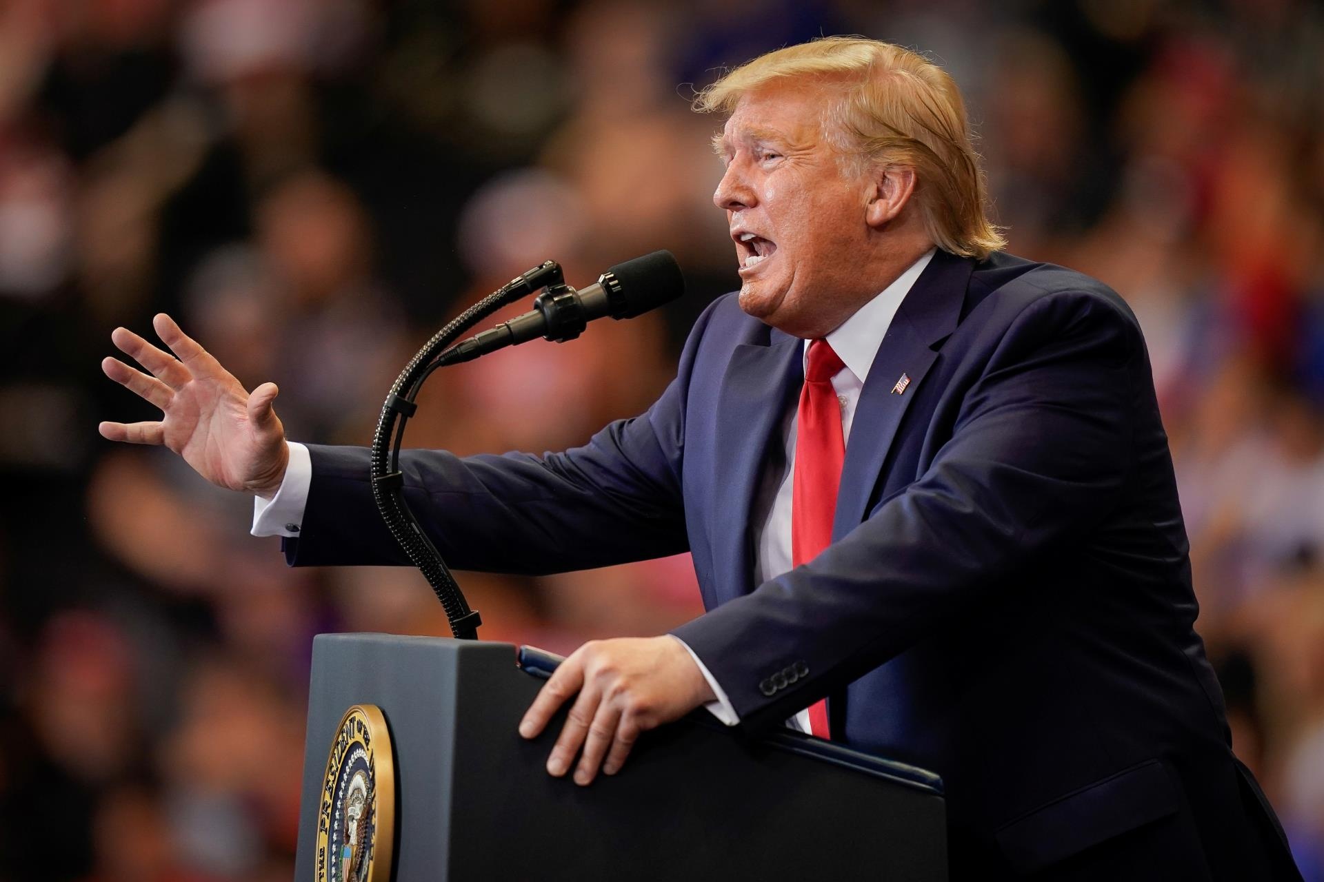 TT Trump ap thue 10% len hang Trung Quoc, co phieu chau A lao doc hinh anh