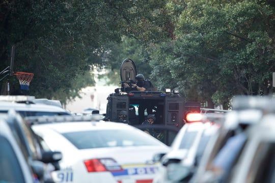 Vua xa sung vua live-stream khien 6 canh sat trung dan o My hinh anh