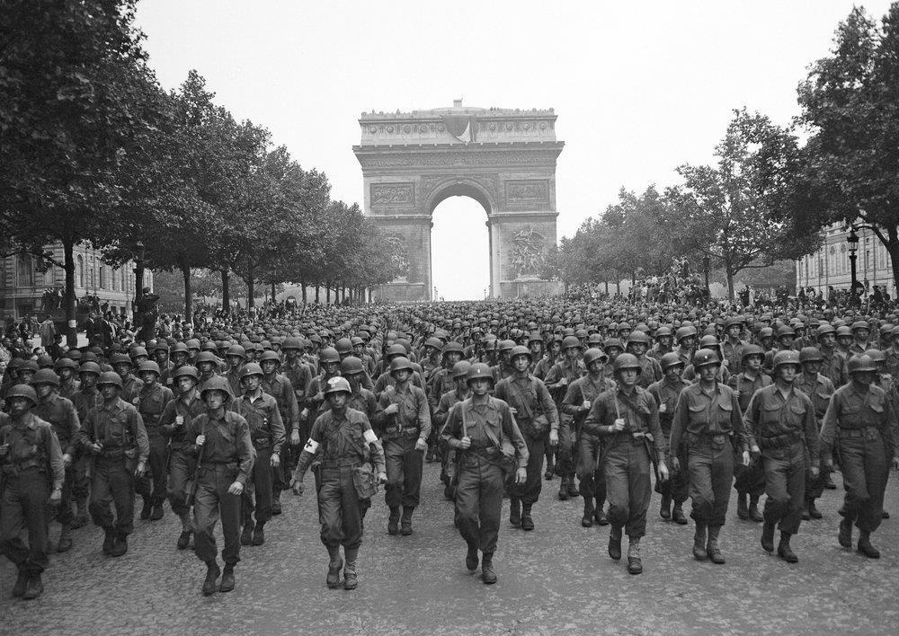 Paris ky niem 75 nam giai phong khoi Duc Quoc Xa hinh anh