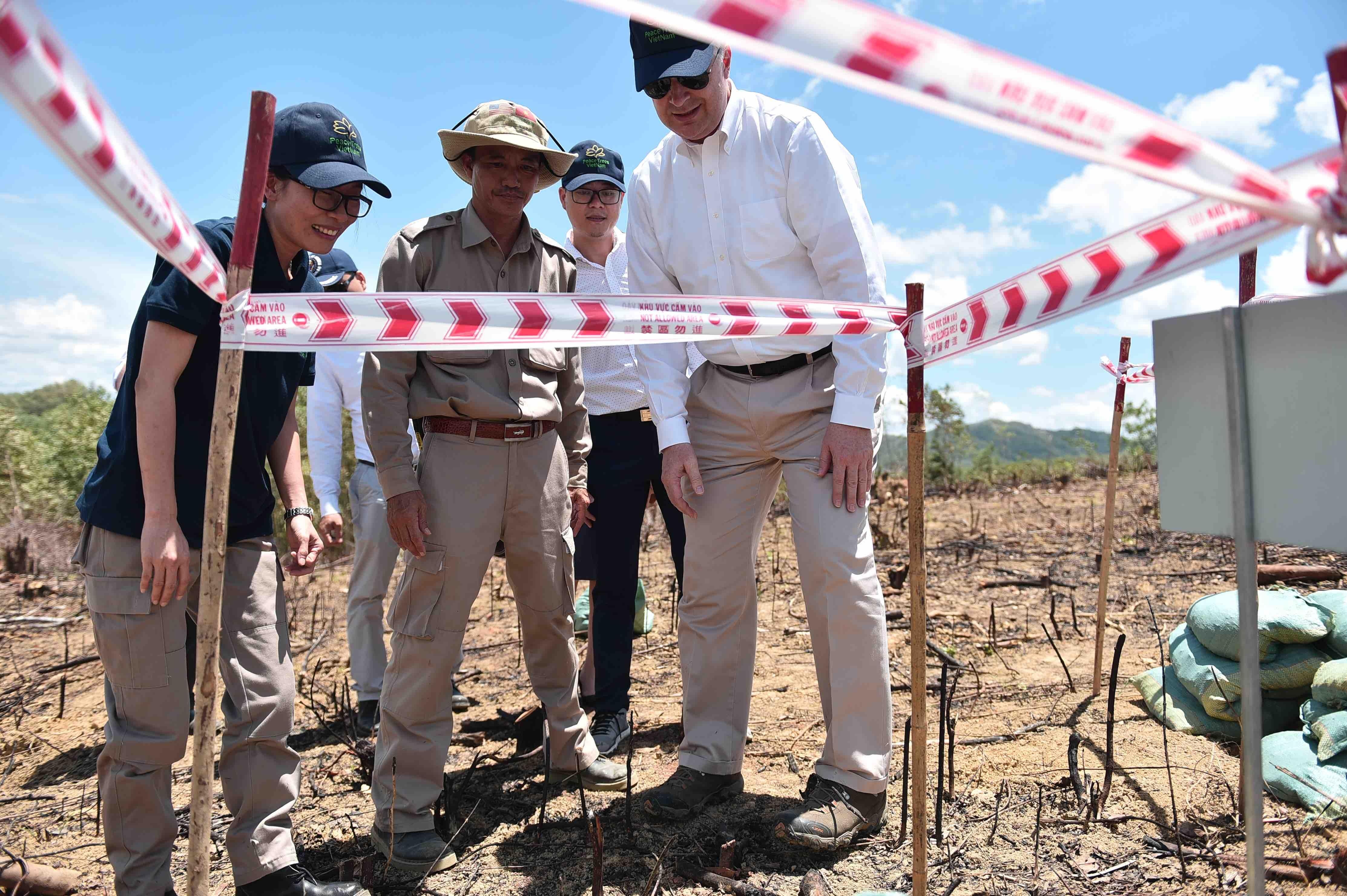 ra pha bom min o Quang Tri anh 2