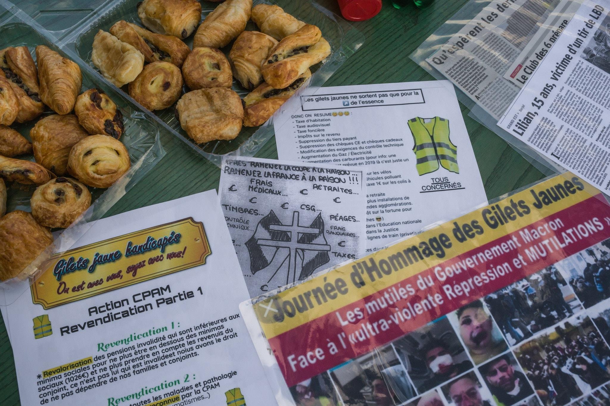 ao khoac vang o Phap anh 8