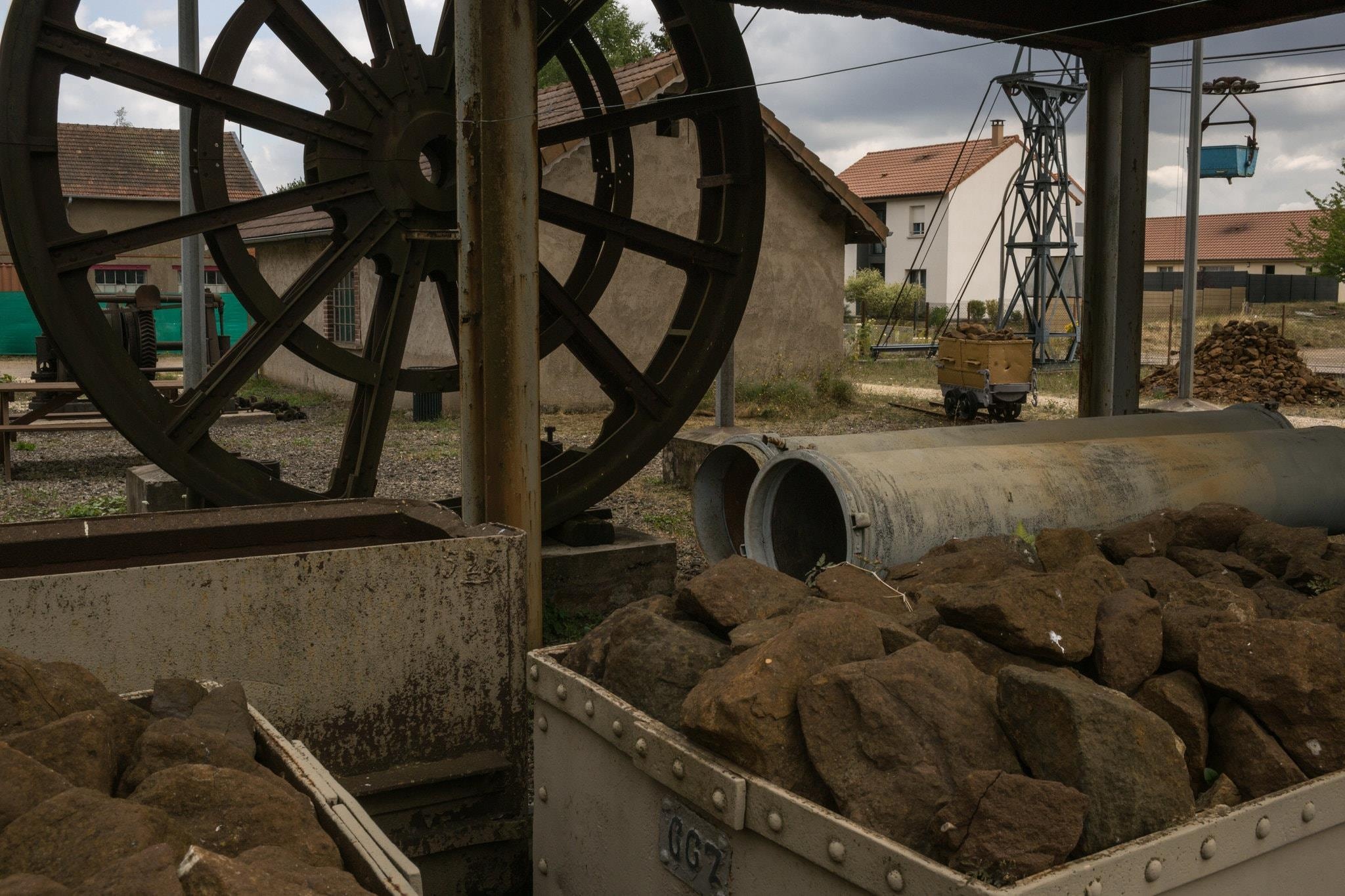 ao khoac vang o Phap anh 6