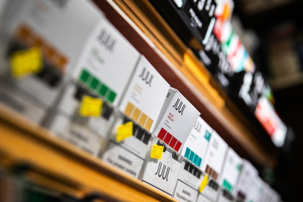 Mỹ sẽ cấm thuốc lá điện tử ảnh 2 My se cam thuoc la dien tu anh 2