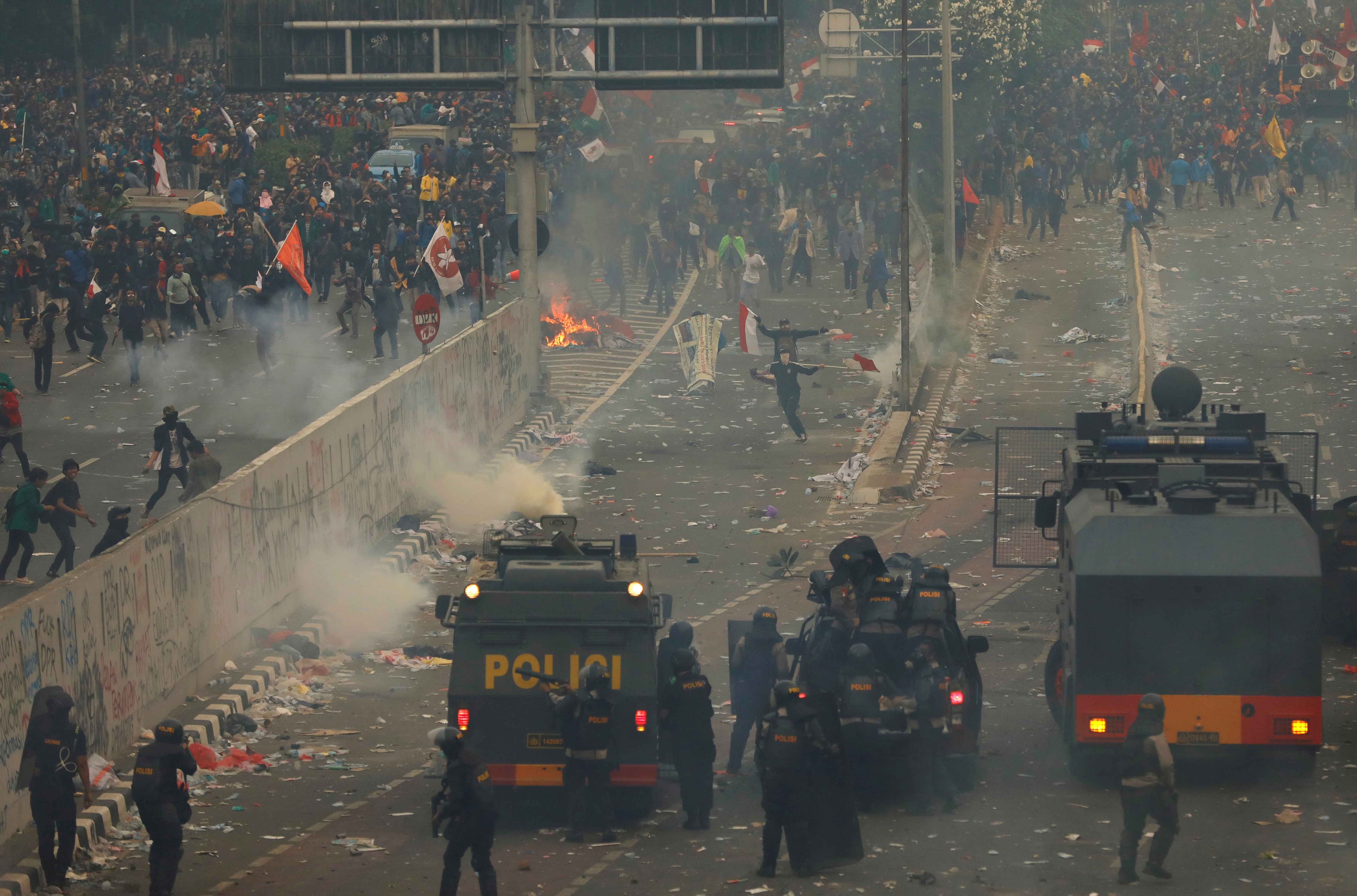 bieu tinh o Indonesia phan doi luat hinh su moi anh 4