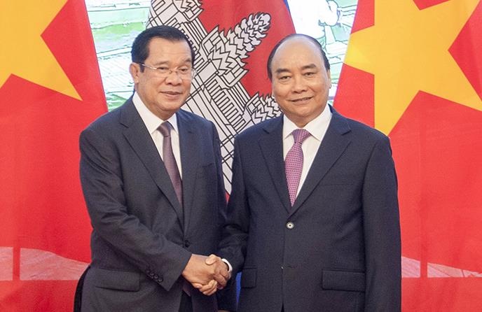 Thu tuong Nguyen Xuan Phuc hoi dam voi Thu tuong Hun Sen hinh anh