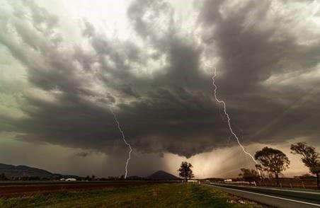 Ngay bien thanh dem do bao bui o Australia hinh anh