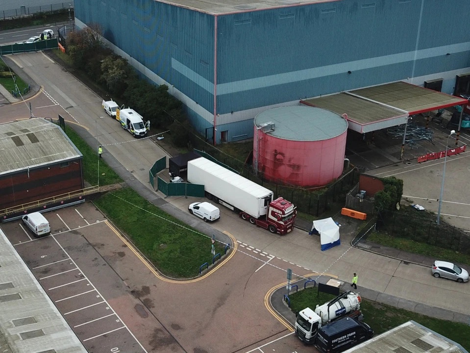 vu 39 thi the di dan trong xe tai Anh anh 1