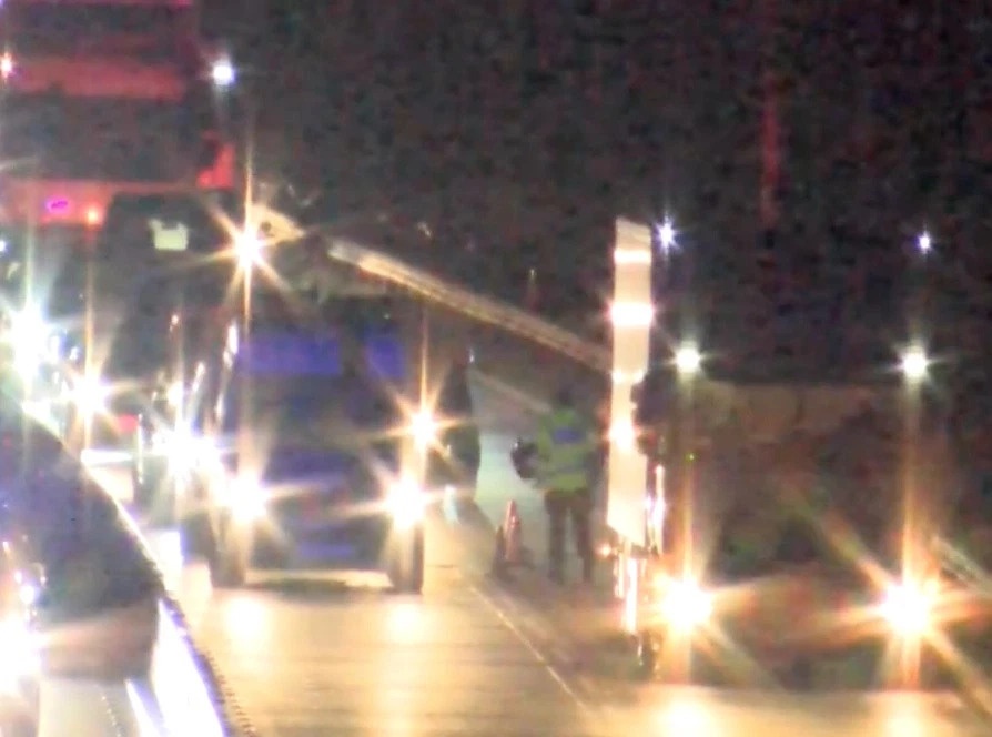 vu 39 thi the di dan trong xe tai Anh anh 12