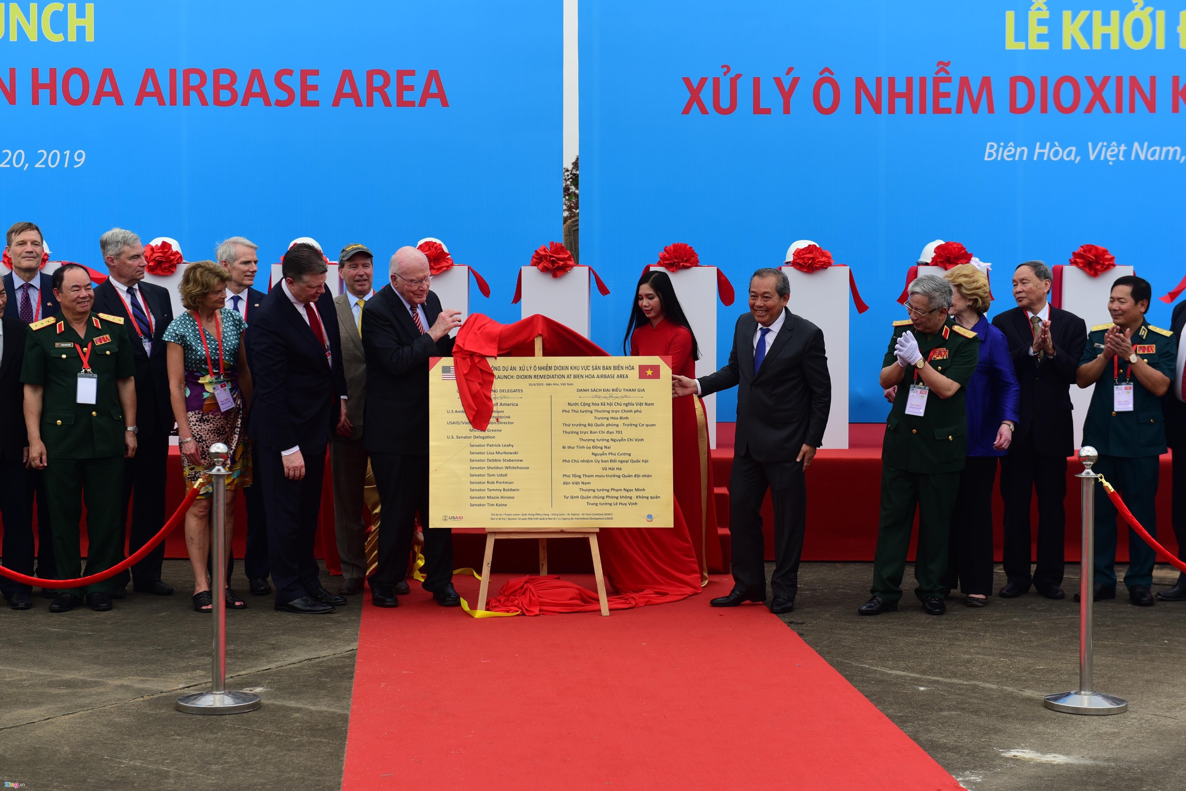 tẩy độc dioxin sân bay biên hòa ảnh 2 tay doc dioxin san bay bien hoa anh 2