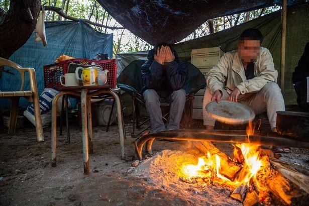 Nhung nguoi Viet tu nguyen di Anh roi bi ep lam no le hinh anh