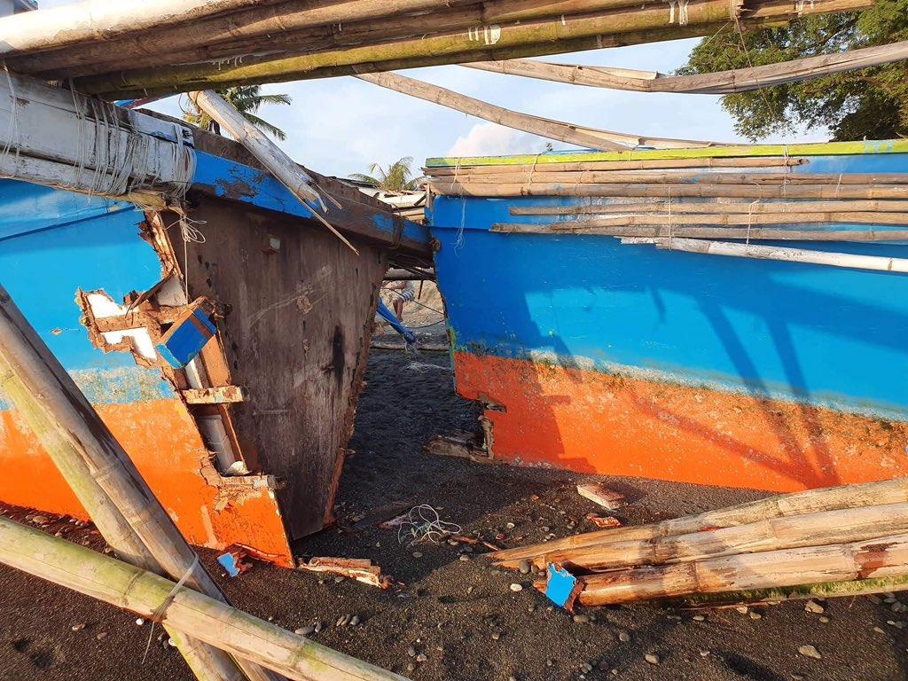 Song danh vo doi thuyen Trung Quoc tang Philippines hinh anh