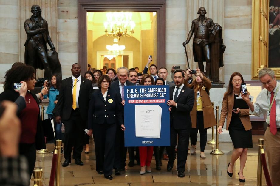 Toa Toi cao ngo y ung ho TT Trump lat do chinh sach nhap cu thoi Obama hinh anh