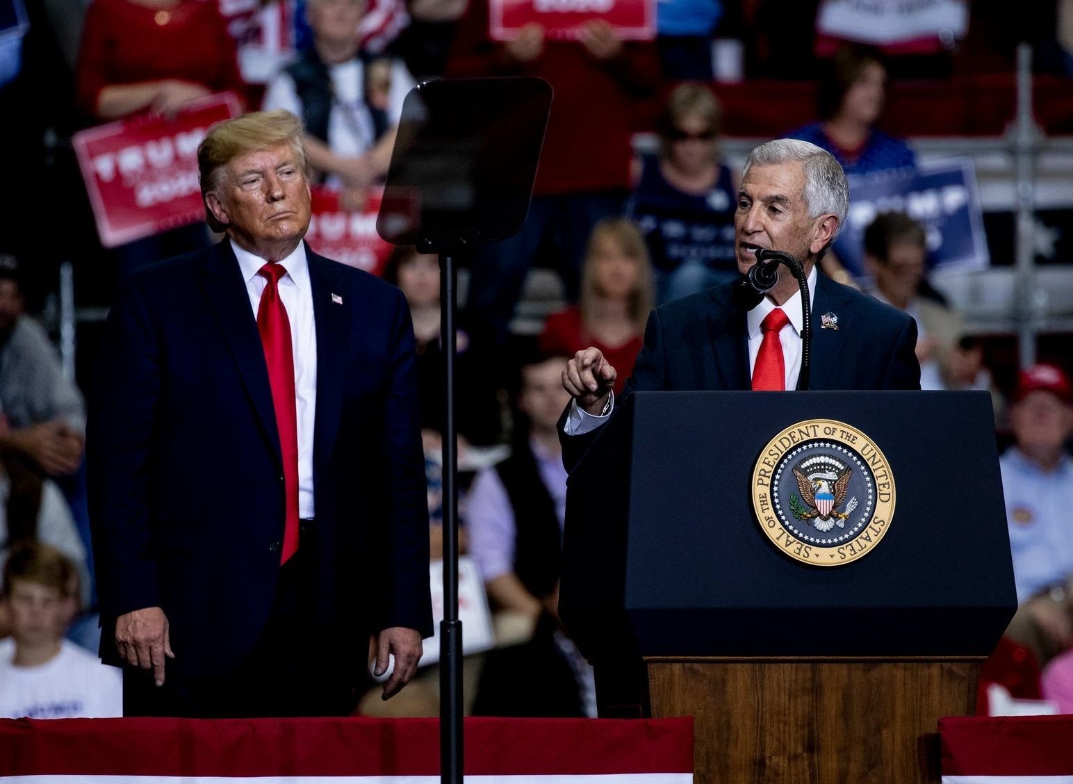 TT Trump that bai o hai bang ong dau tu van dong nhieu nhat hinh anh