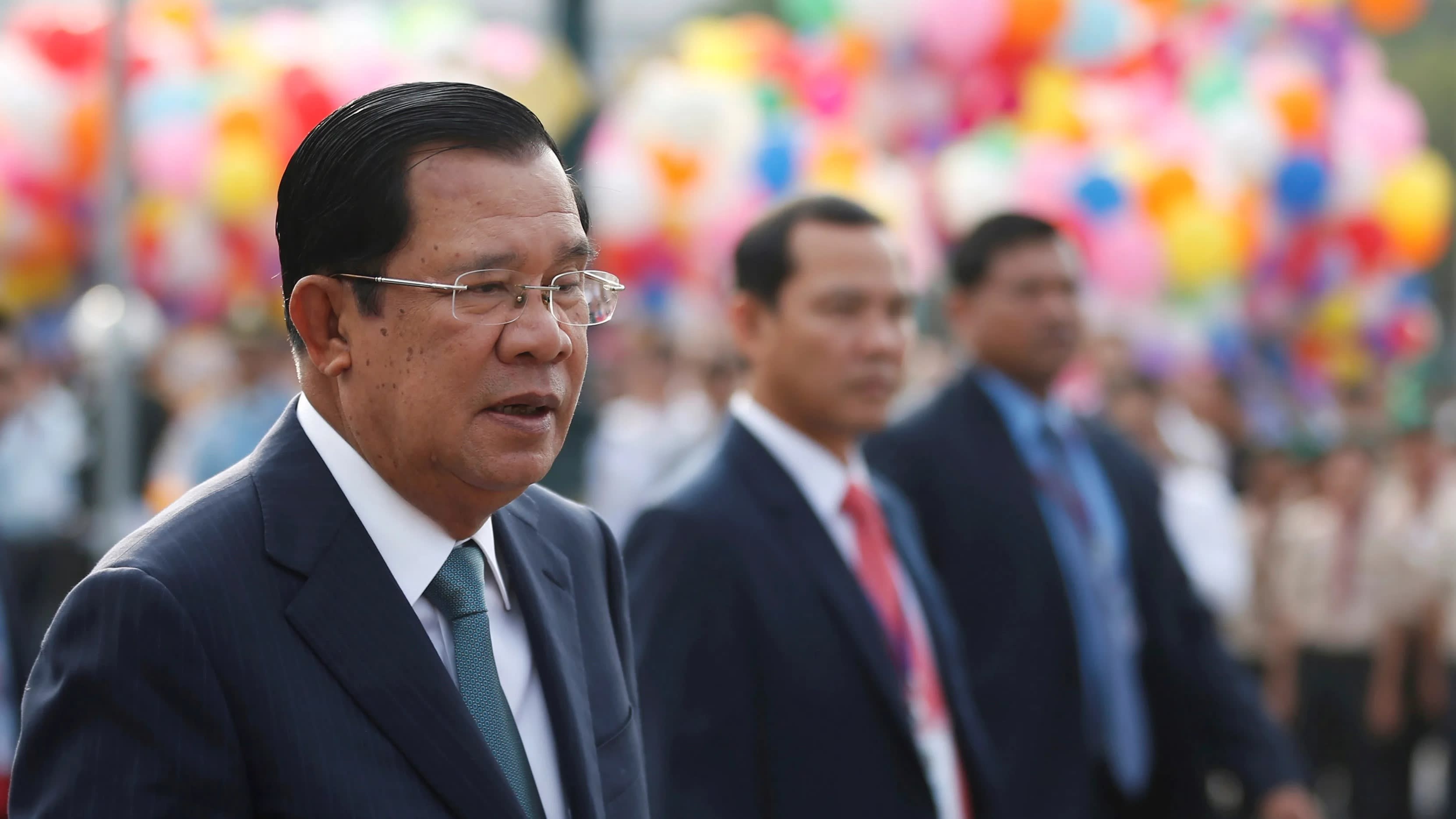 TT Hun Sen cam on ong Trump vi loi hua khong ‘thay doi chinh the’ hinh anh