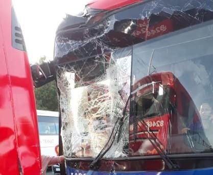 Xe cho doan VN dung xe cho doan Thai Lan truoc khai mac SEA Games hinh anh