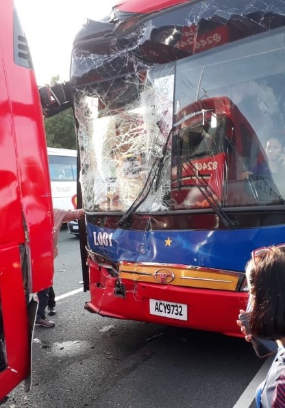 xe buyt cho doan VN gap nan o SEA Games anh 2