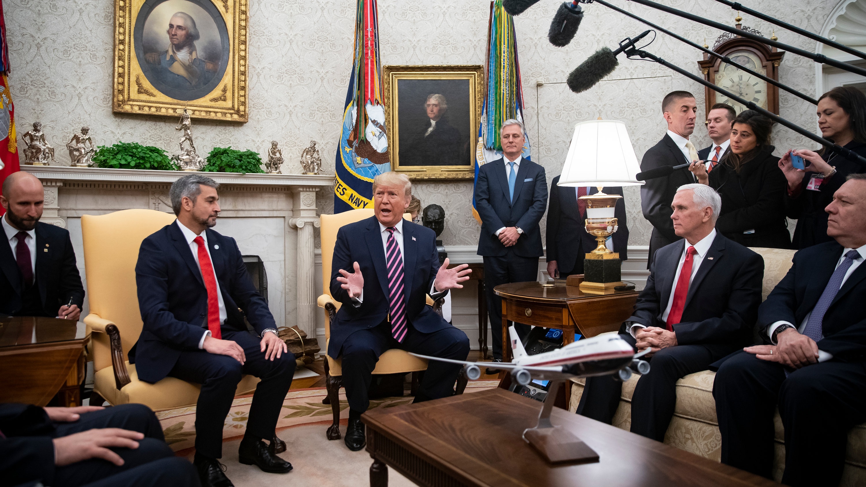 Trump bi luan toi anh 3