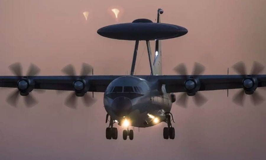 TQ tang cuong trinh sat tren Bien Dong doi pho may bay My hinh anh