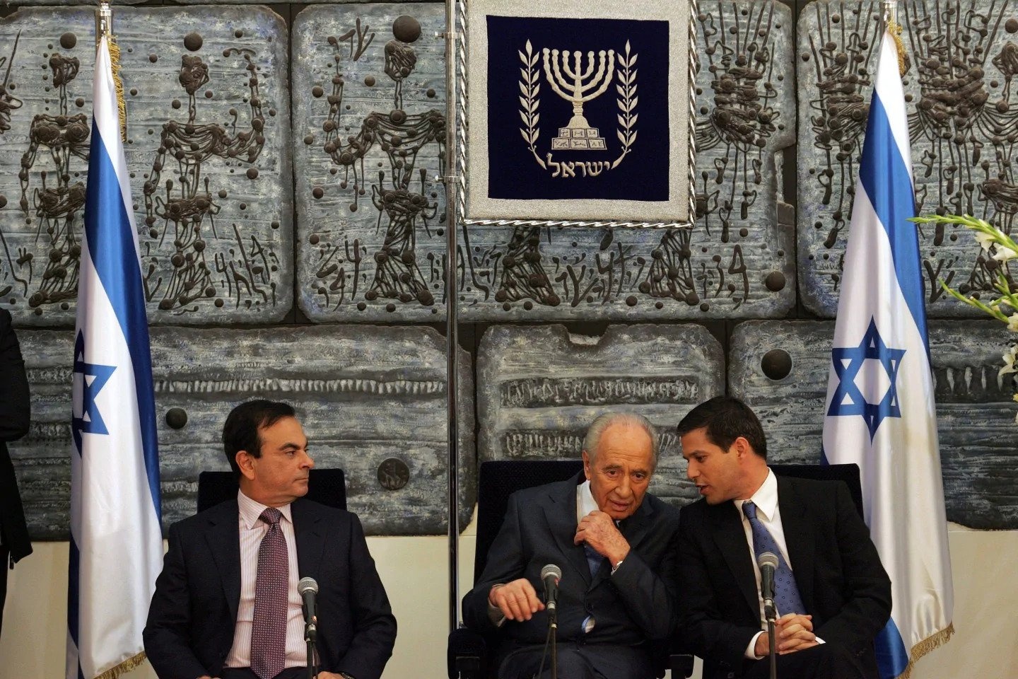 ghosn tron khoi nhat ban anh 2