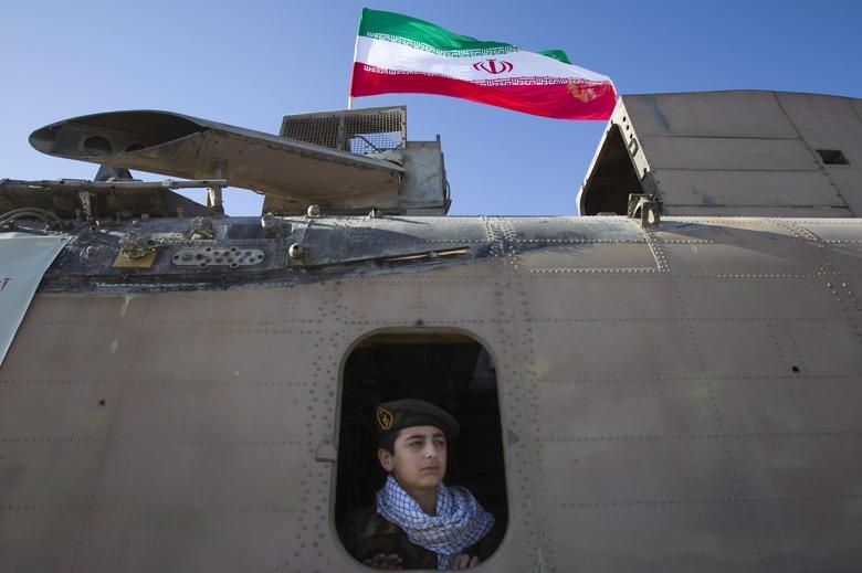 ve binh cach mang Iran anh 15