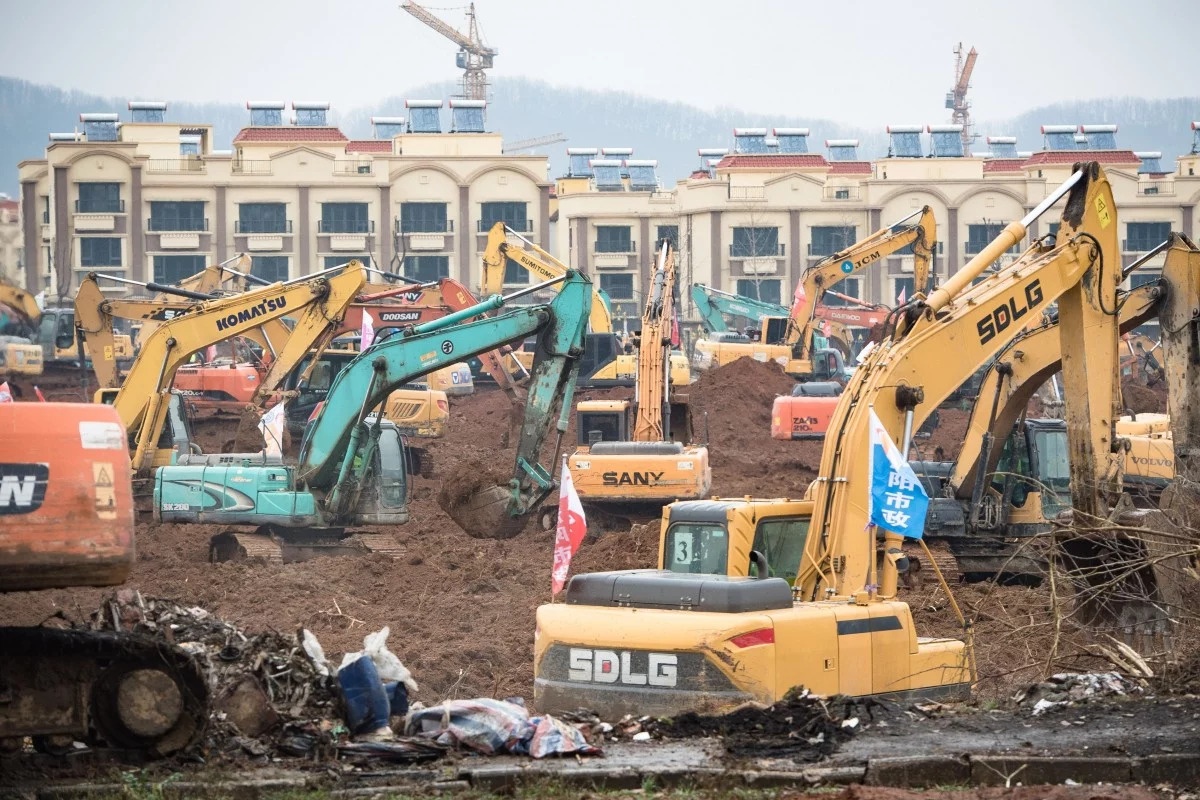 Vu Han xay benh vien 1.000 giuong trong 6 ngay doi pho virus corona hinh anh