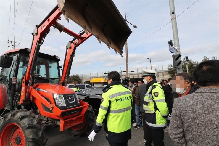 Nguoi Han dung may keo phan doi dua 720 cong dan ve tu Vu Han hinh anh
