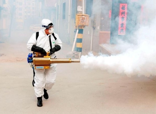 Chat tay trung, tram gac moi noi - TQ chien dau 'tong luc' voi virus hinh anh