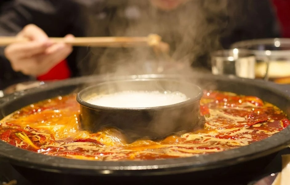 Gia dinh 9 nguoi o Hong Kong nhiem virus corona sau buoi an lau chung hinh anh