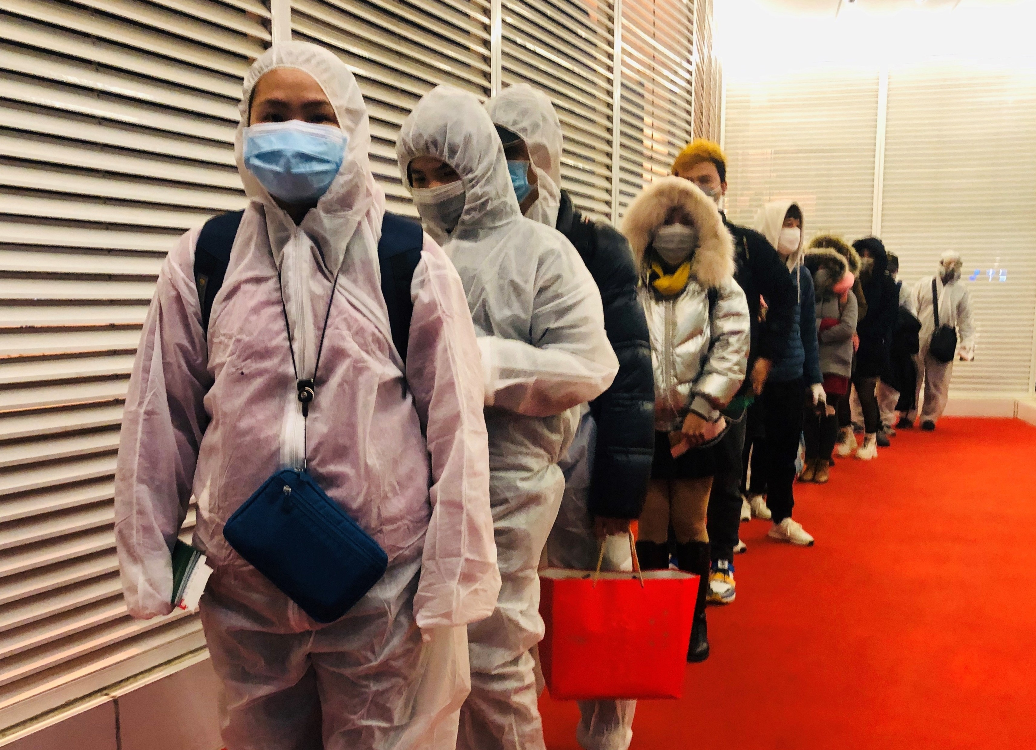 Den san bay van cang thang - duong ve nha cua 30 nguoi Viet tu Vu Han hinh anh