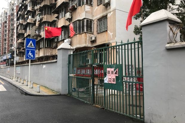 To dan pho chong dich virus corona anh 1