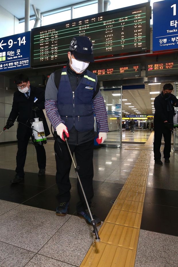 truy lung virus corona anh 4