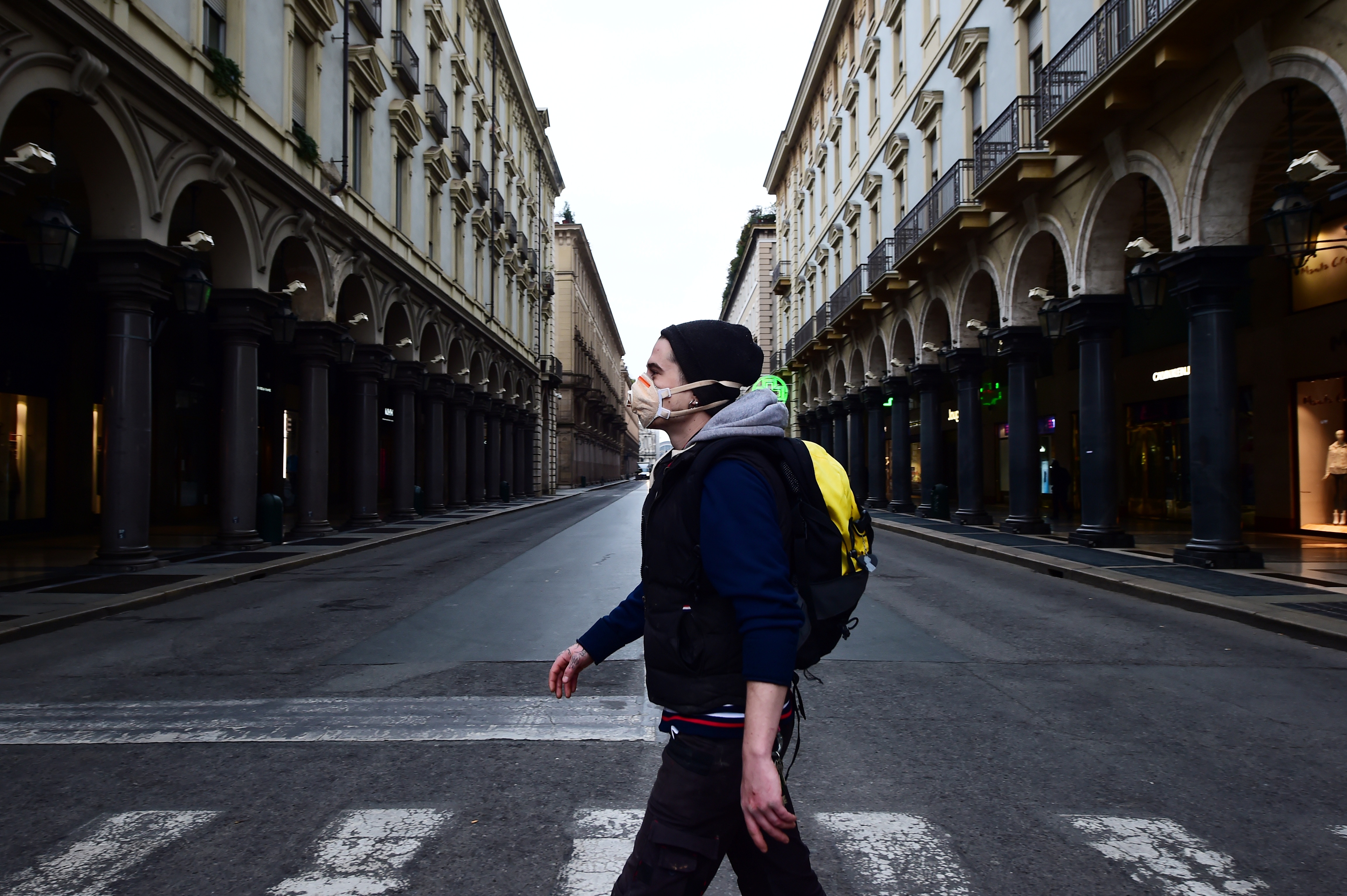 So ca tu vong vi virus corona tai Italy vuot 1.000, cao nhat ngoai TQ hinh anh