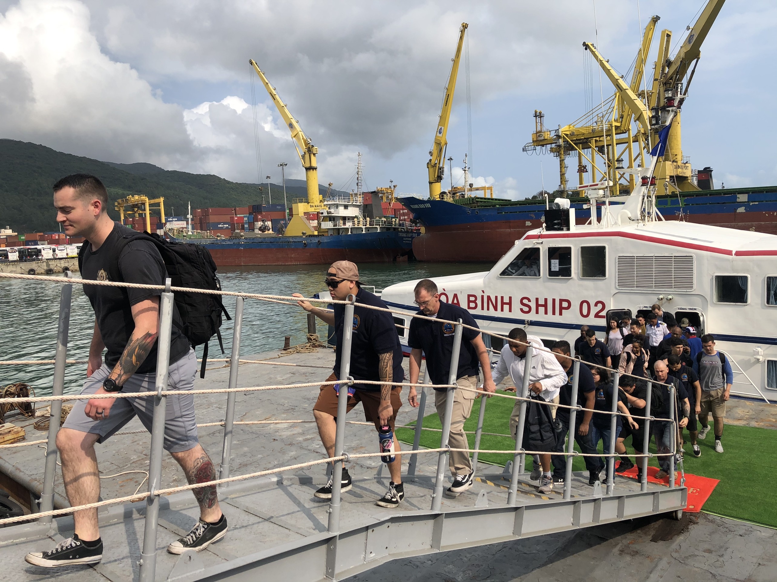 Tàu sân bay Mỹ thăm Việt Nam ảnh 4 Tau san bay My tham Viet Nam anh 4