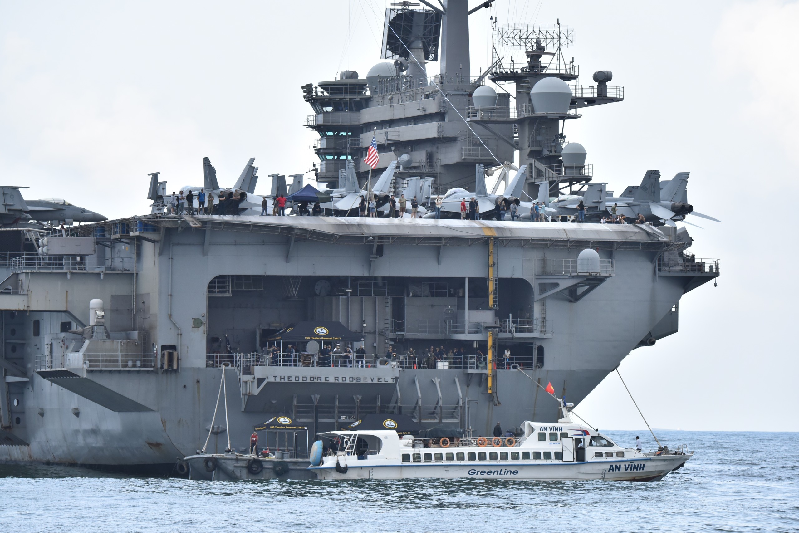 Tau san bay My tham Viet Nam anh 5