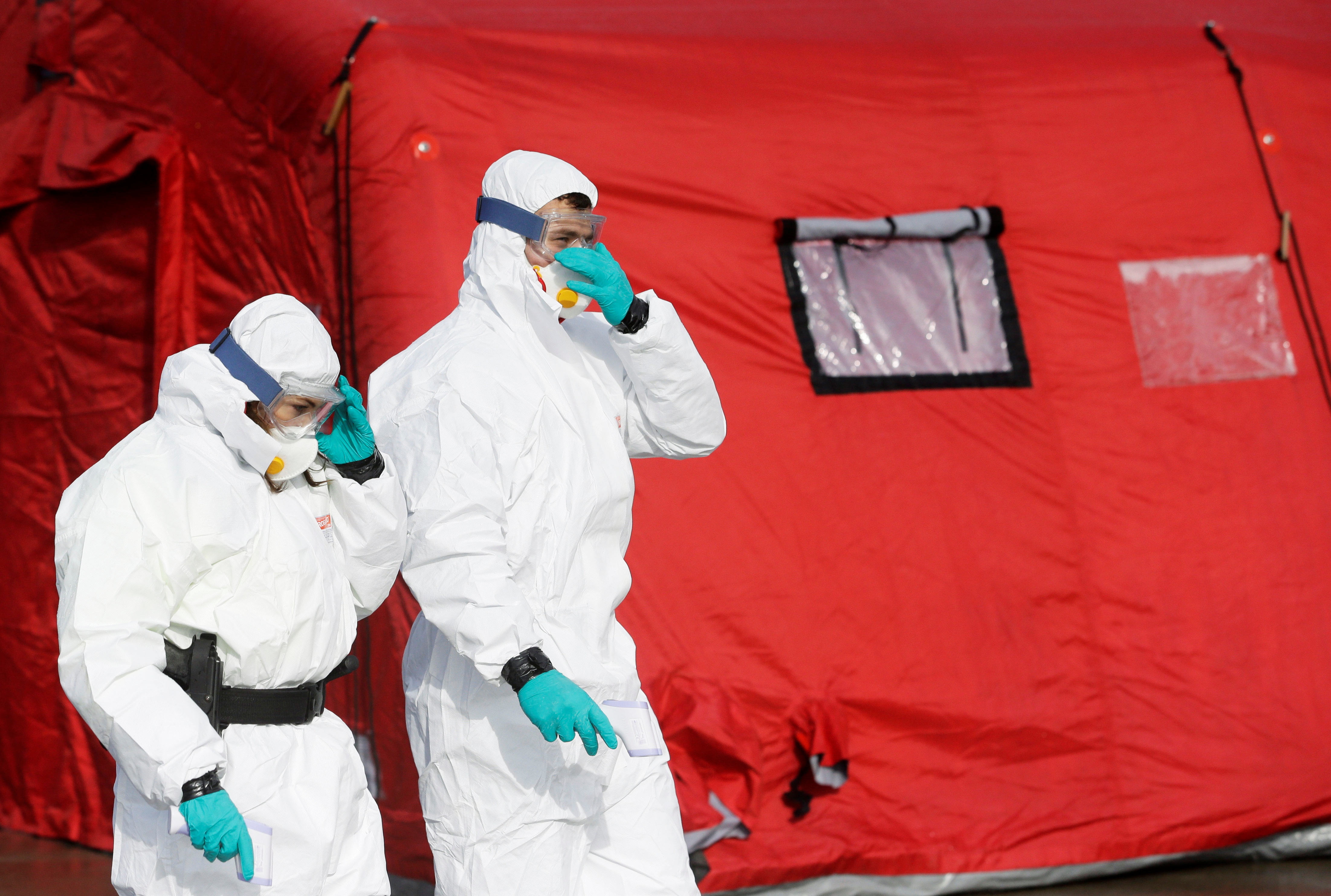 WHO: Nguy co Covid-19 thanh dai dich 'la rat that' hinh anh