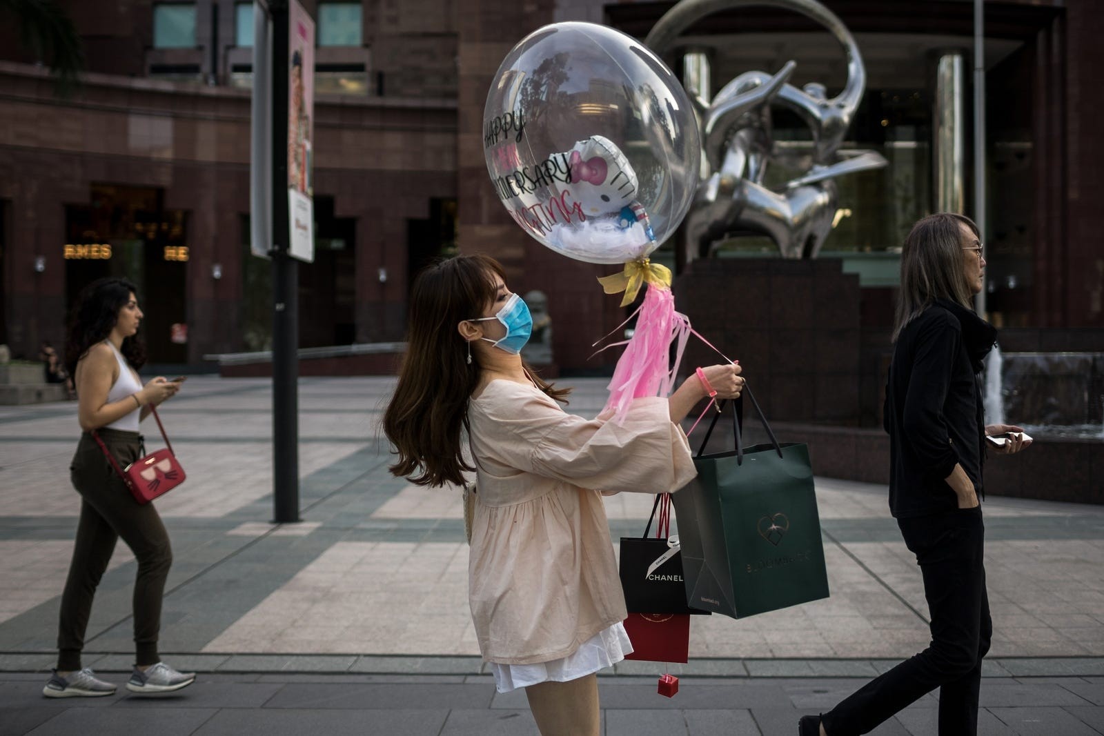 Mot tiep vien hang khong cua Singapore Airlines nhiem virus corona hinh anh