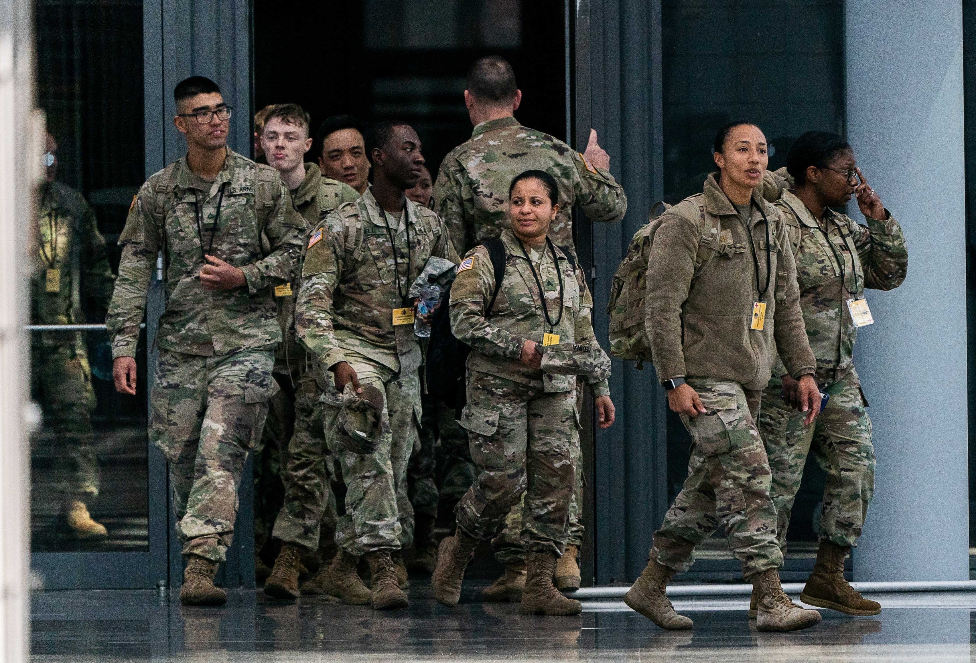 So ca nhiem o My vuot 100.000, TT Trump huy dong 1 trieu linh du bi hinh anh