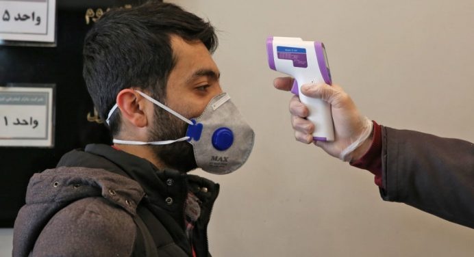 Iran tha 85.000 tu nhan de chong dich hinh anh