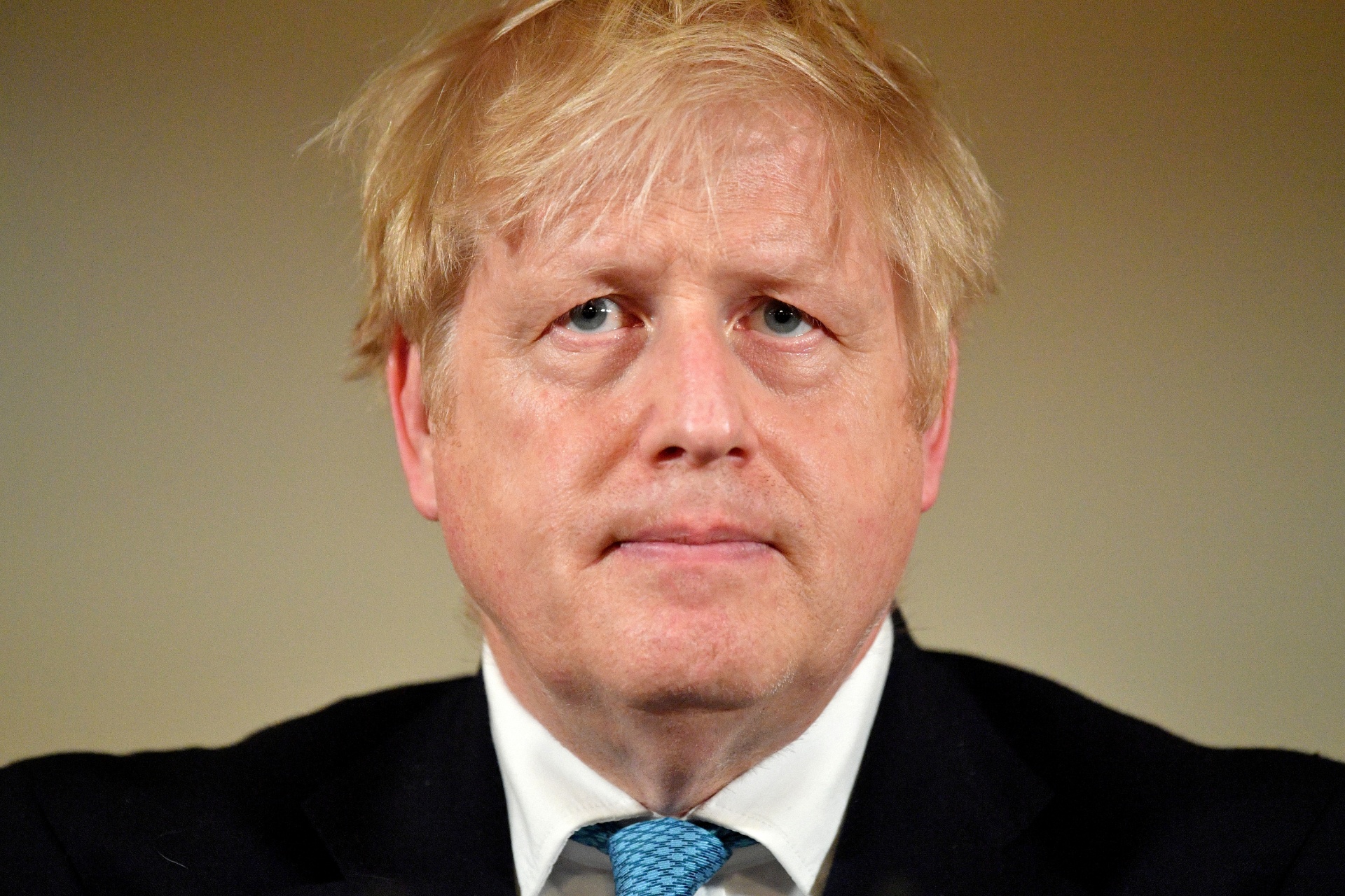 Thu tuong Anh Boris Johnson duong tinh voi virus hinh anh