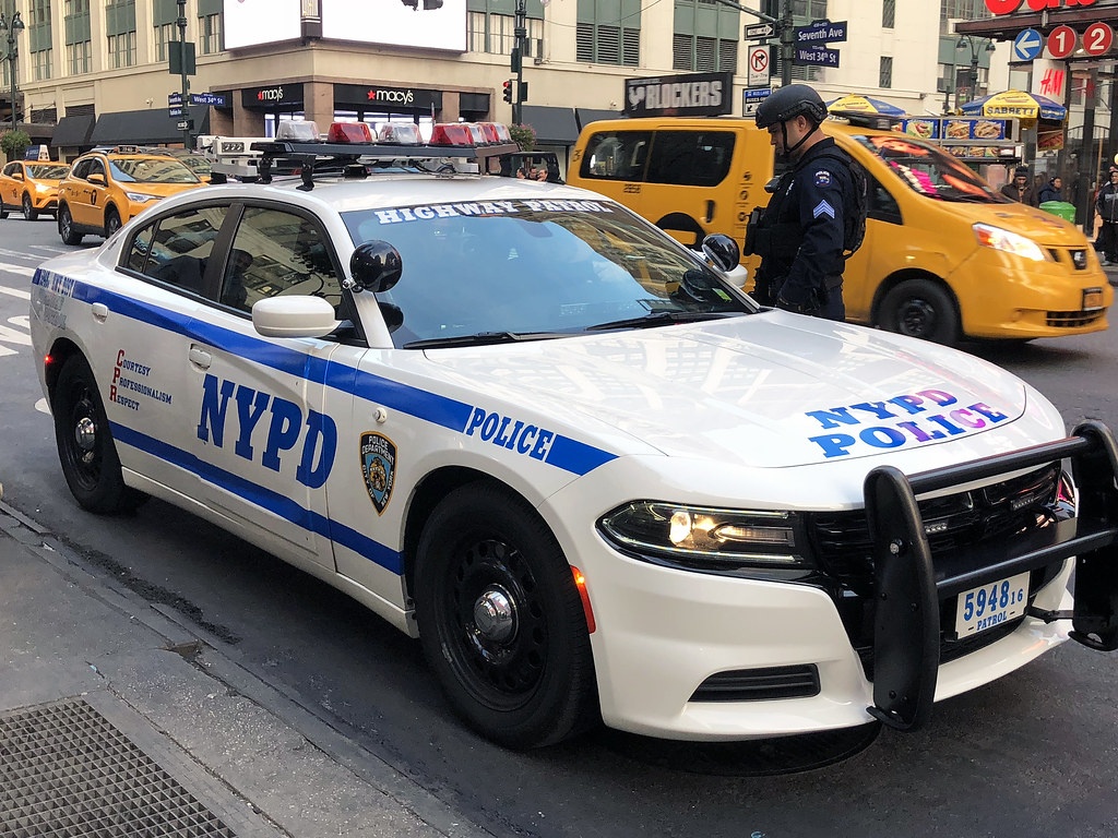 500 canh sat New York nhiem virus, 11% quan so nghi om hinh anh